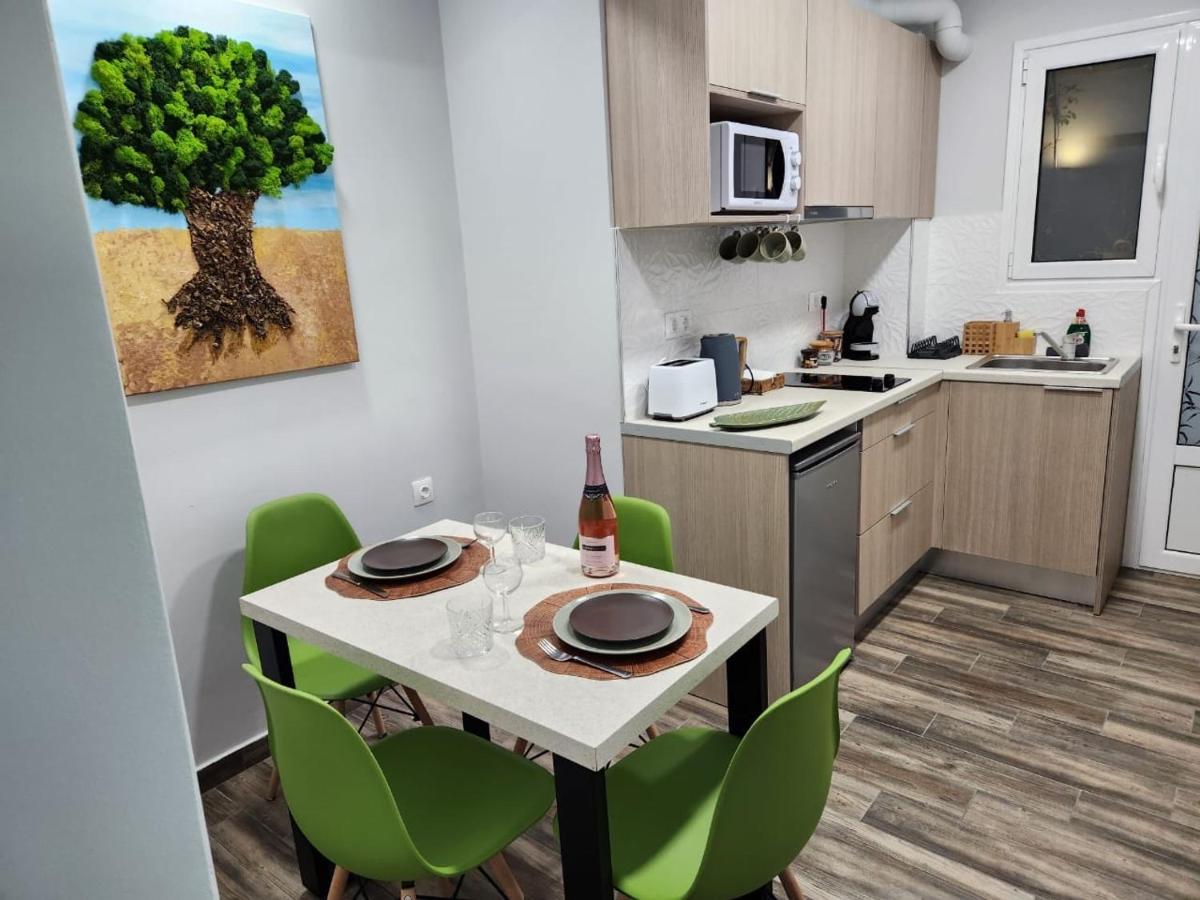 Cozy Apartment Metaxourgeio Greendom أثينا المظهر الخارجي الصورة
